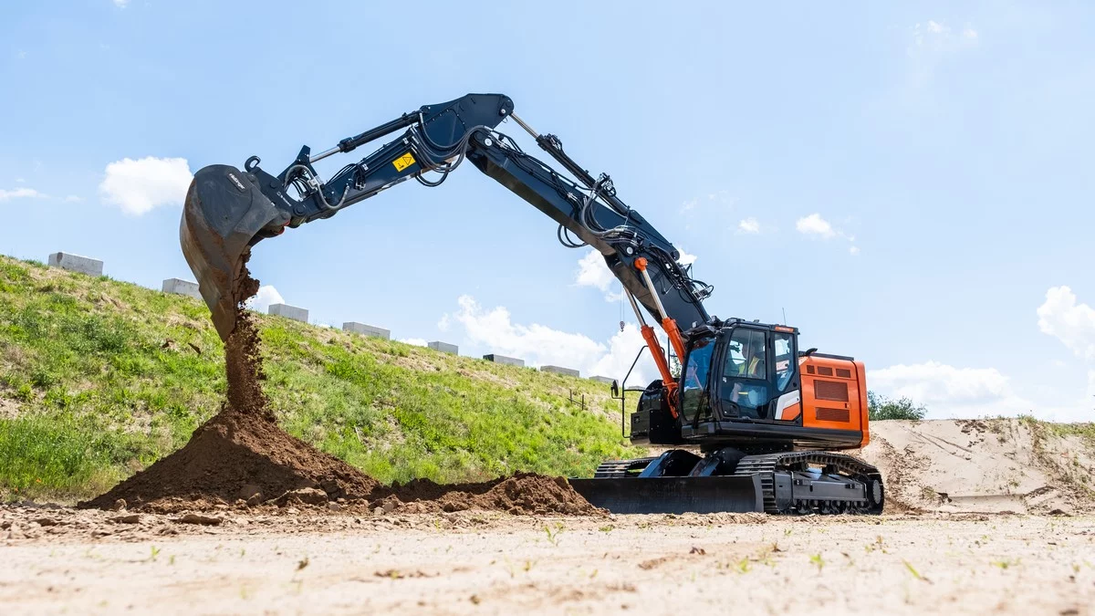 Meet newest 38-tonne excavator with short radius at Demo Days 2024