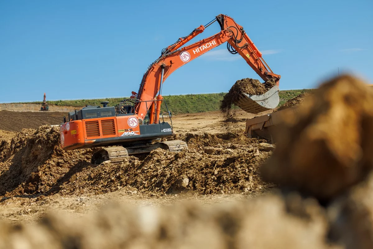 Jan De Nul utilises new Hitachi ZX690LCH-7 in Belgium