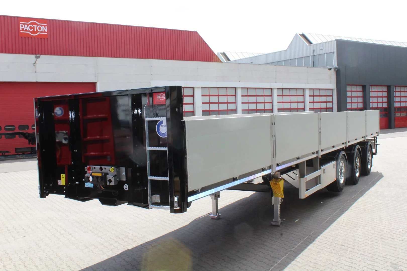 Luyckx and Pacton join forces for package deals