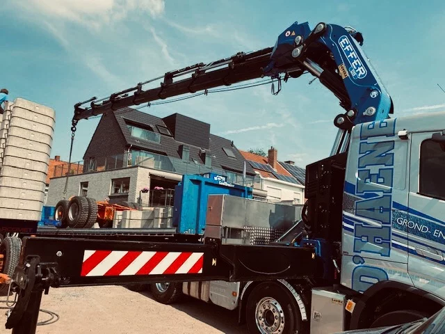 Delivery of Effer 1255-9S to D’Haene earth-moving, concreting and demolition