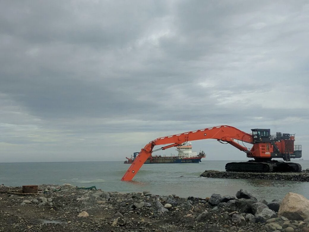 Giant Grizzlies - Aertssen and the EX1900: Daddy Grizzly