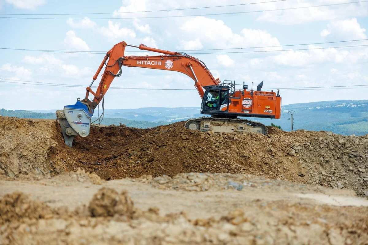 Jan De Nul utilises new Hitachi ZX690LCH-7 in Belgium