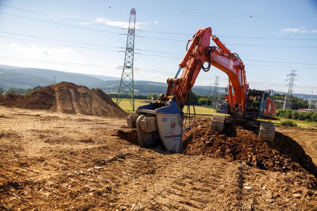 Jan De Nul utilises new Hitachi ZX690LCH-7 in Belgium