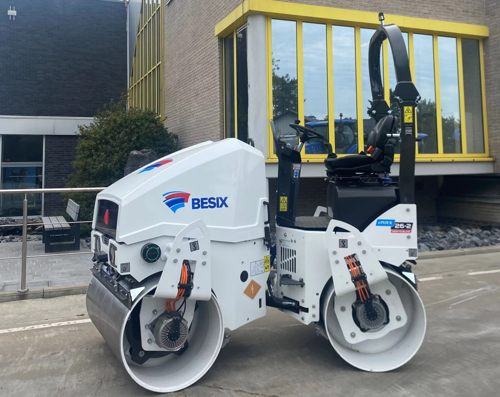 Belgian Scoop: First Electric Ammann Roller eARX 26-2 at BESIX Infra