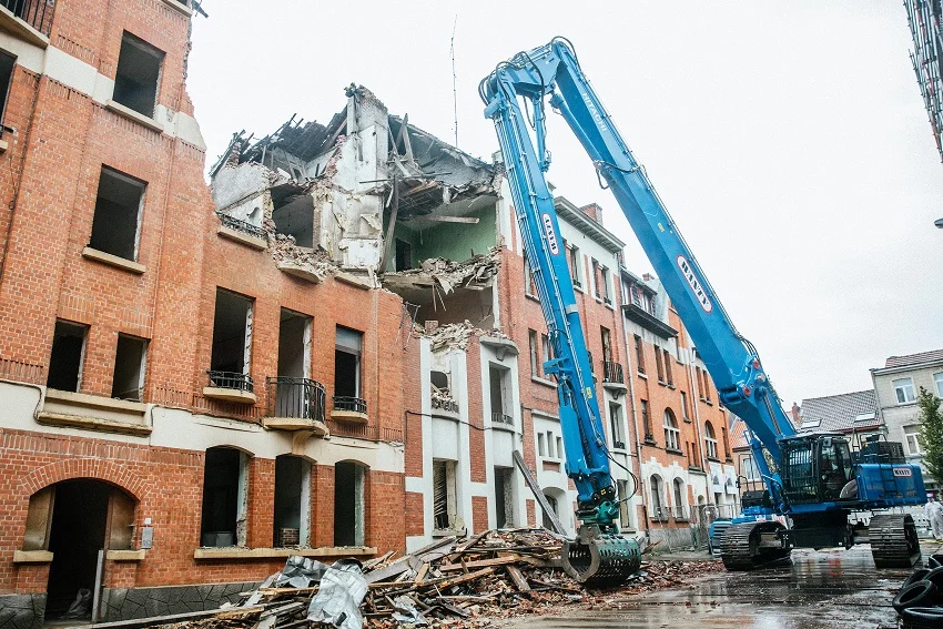 GROUP WANTY takes delivery of its High demolition ZX490LCH-6.