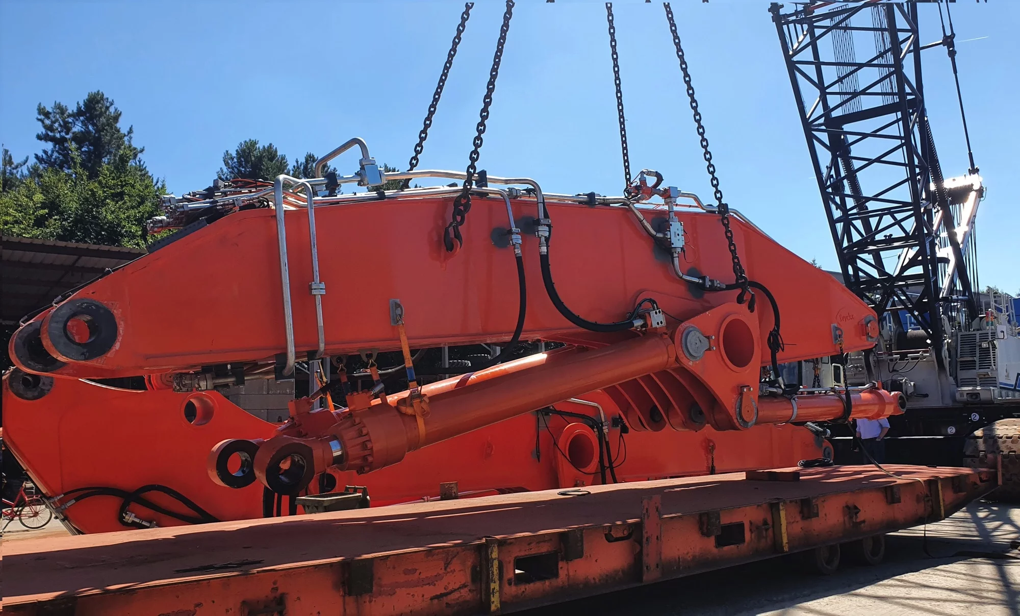 EX1200-6 on its way on 10 trucks to the South of France