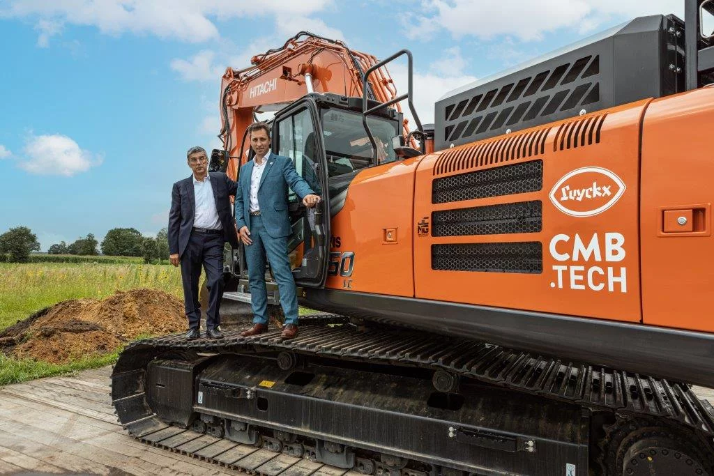 The world's first 37-tonne hydrogen excavator