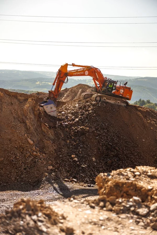 Jan De Nul utilises new Hitachi ZX690LCH-7 in Belgium