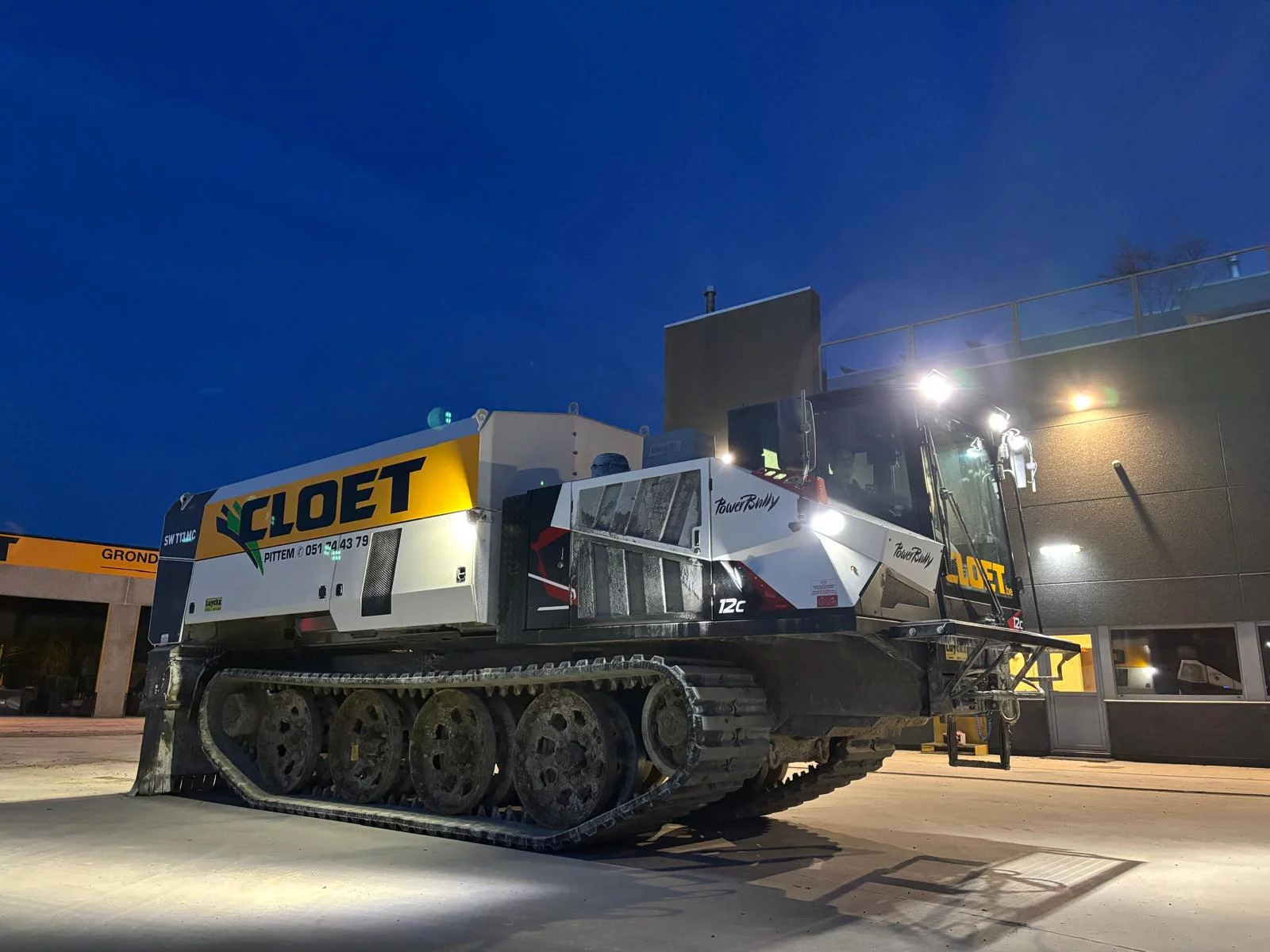 First PowerBully 12C with Streumaster delivered to Cloet