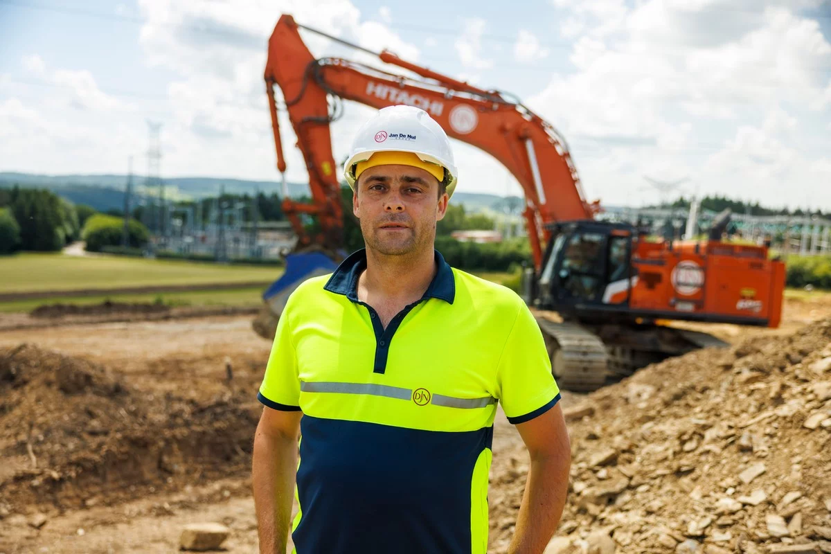 Jan De Nul utilises new Hitachi ZX690LCH-7 in Belgium