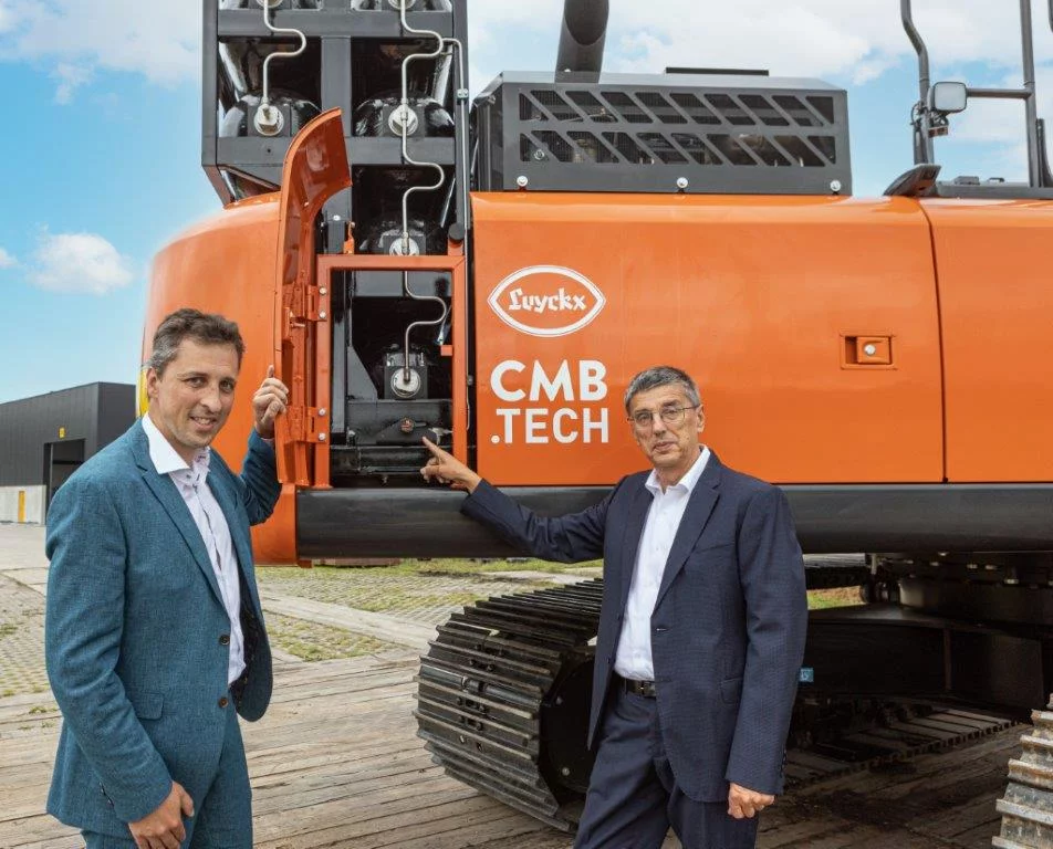 The world's first 37-tonne hydrogen excavator