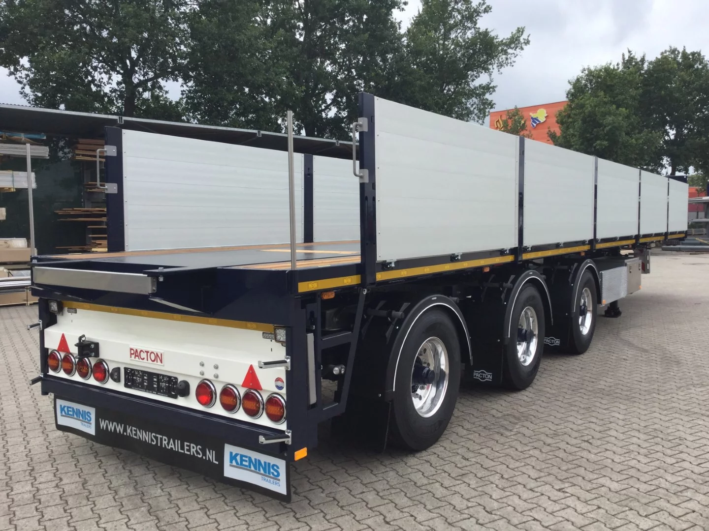 Luyckx and Pacton join forces for package deals