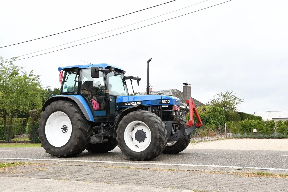 Tractor dedication Brecht: approximately 300 tractors blessed for charity