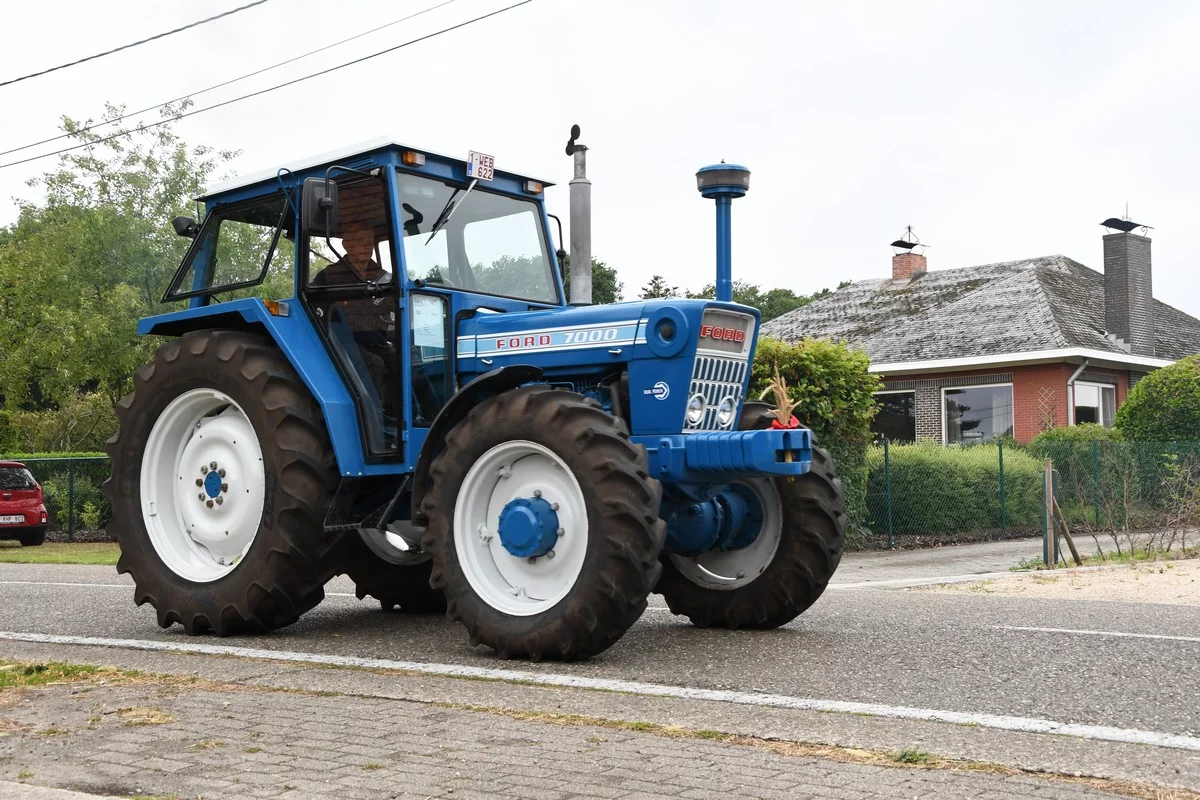 Tractor dedication Brecht: approximately 300 tractors blessed for charity