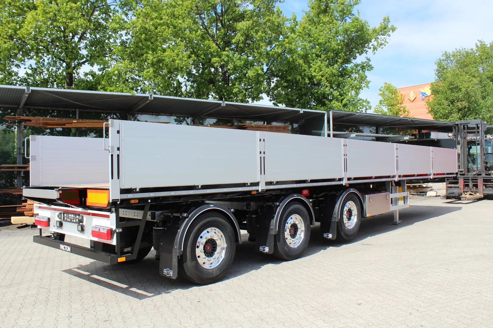 Luyckx and Pacton join forces for package deals