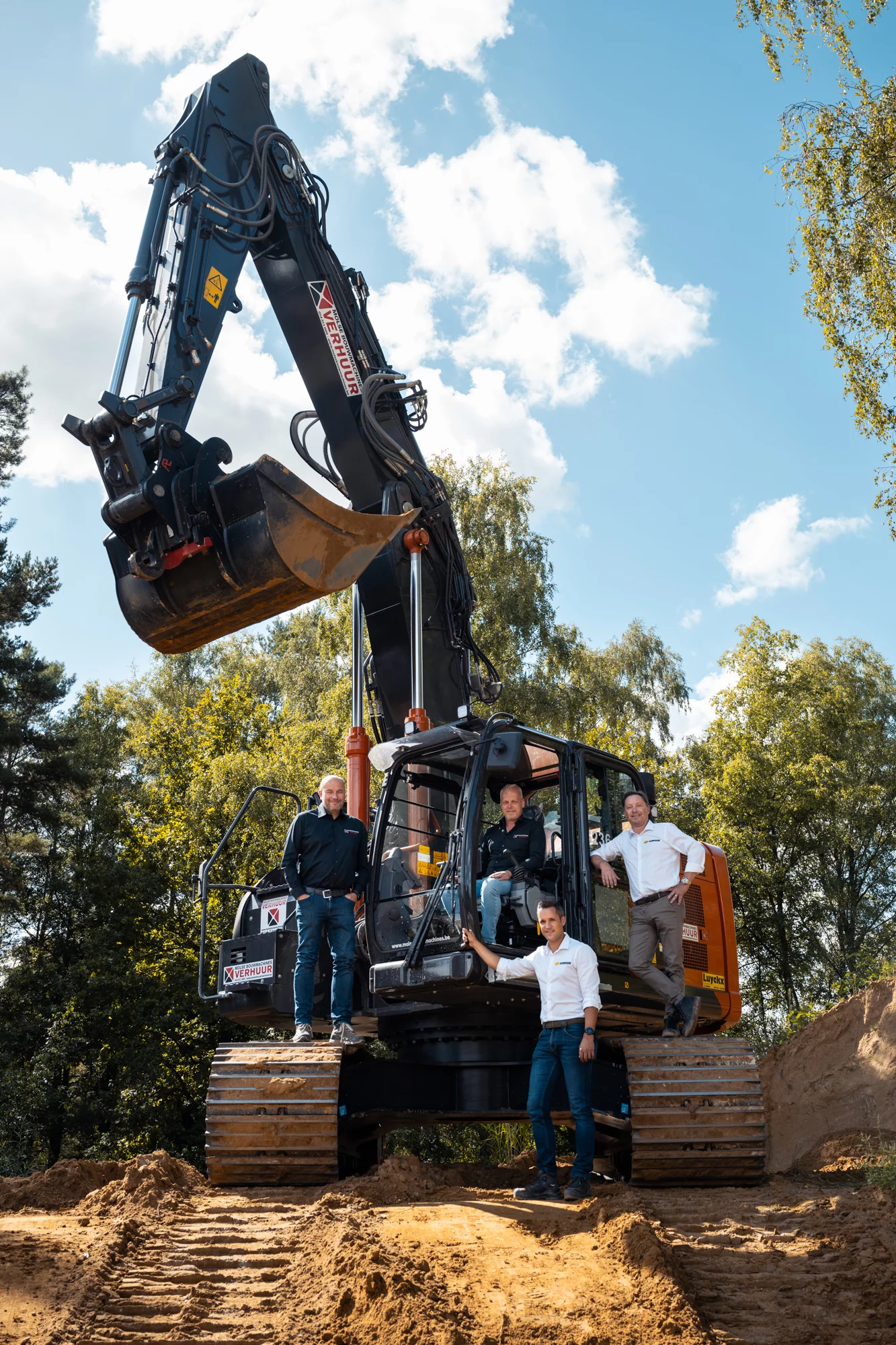 First Hitachi ZX375US-7-2P delivered to Molse Bouwmachines