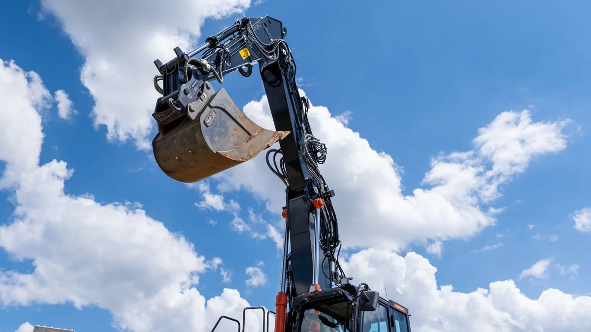 Meet newest 38-tonne excavator with short radius at Demo Days 2024