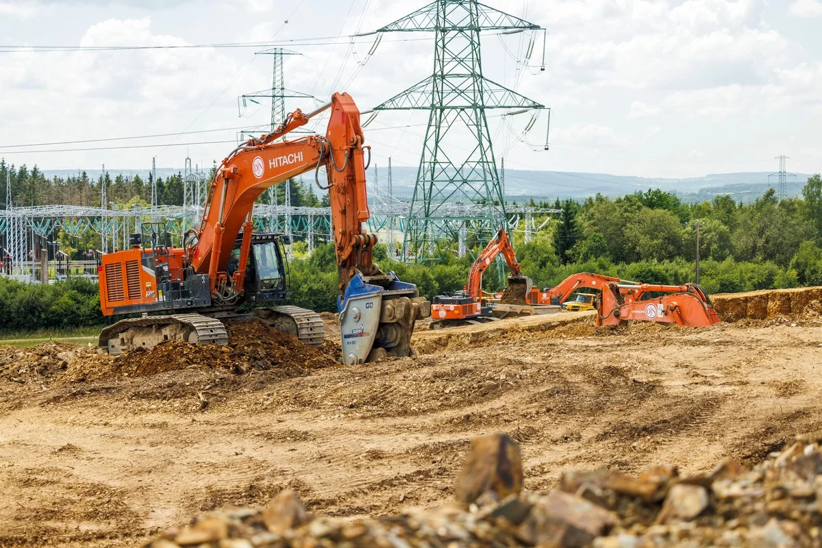 Jan De Nul utilises new Hitachi ZX690LCH-7 in Belgium