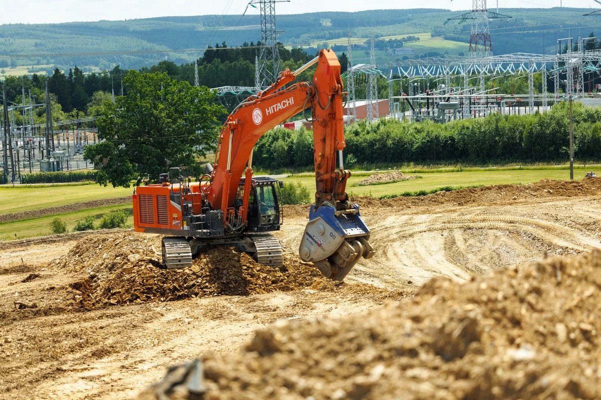 Jan De Nul utilises new Hitachi ZX690LCH-7 in Belgium