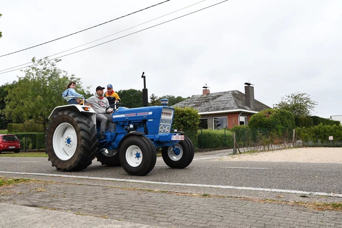 Tractor dedication Brecht: approximately 300 tractors blessed for charity