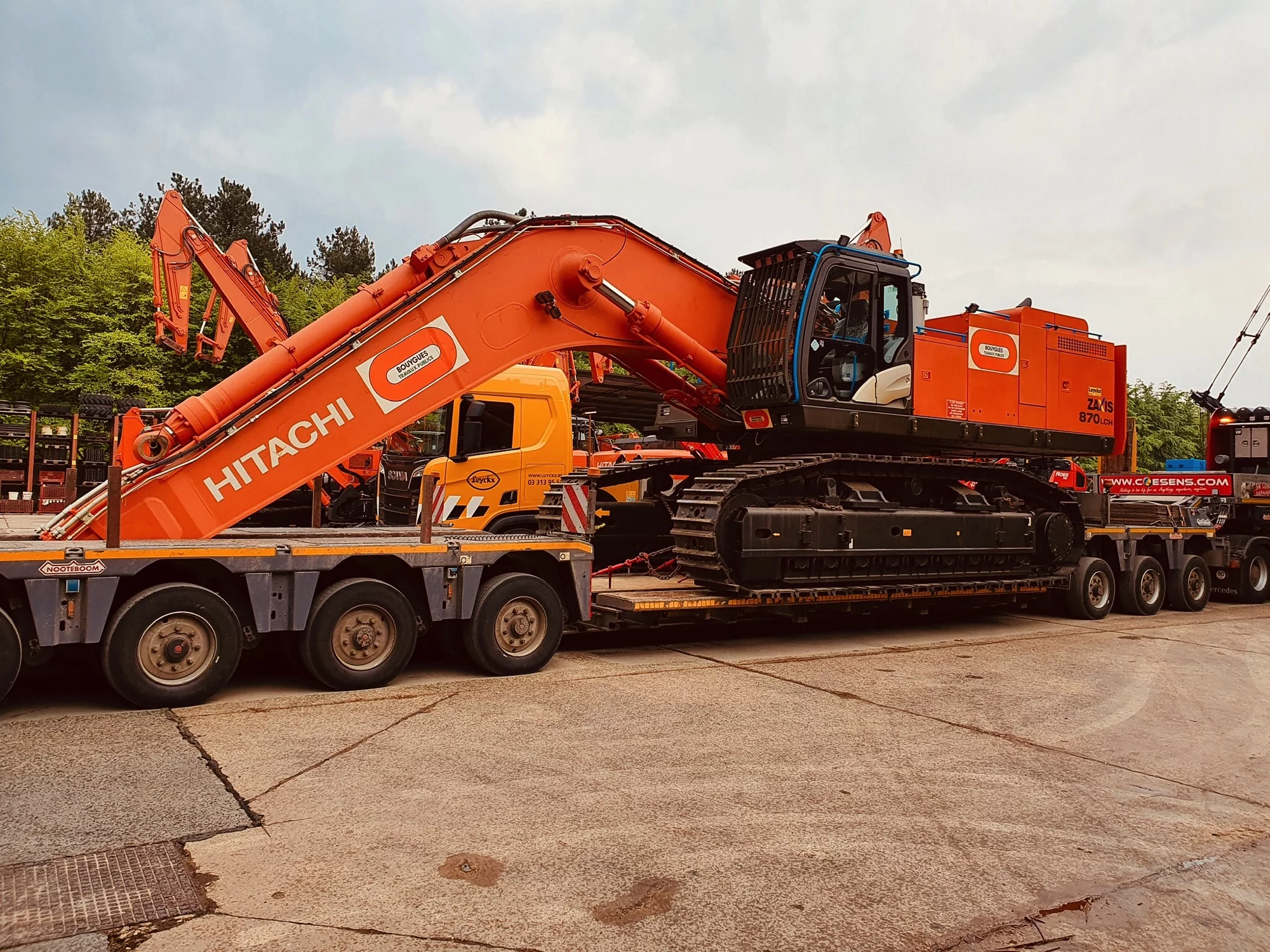 Hitachi ZX870 for Bouygues travaux publiques