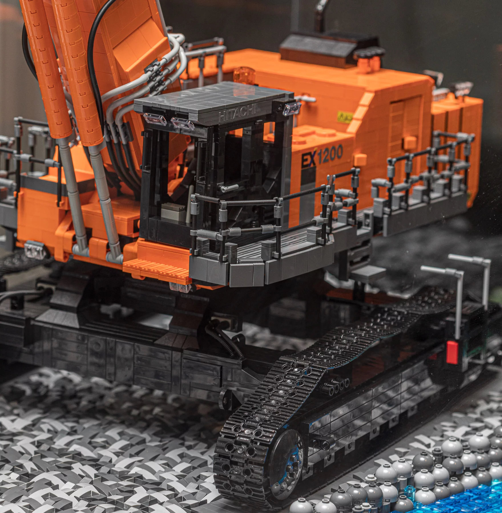 Lego® scale model EX1900 SL 40 meters and EX1200-7 with 2-piece boom