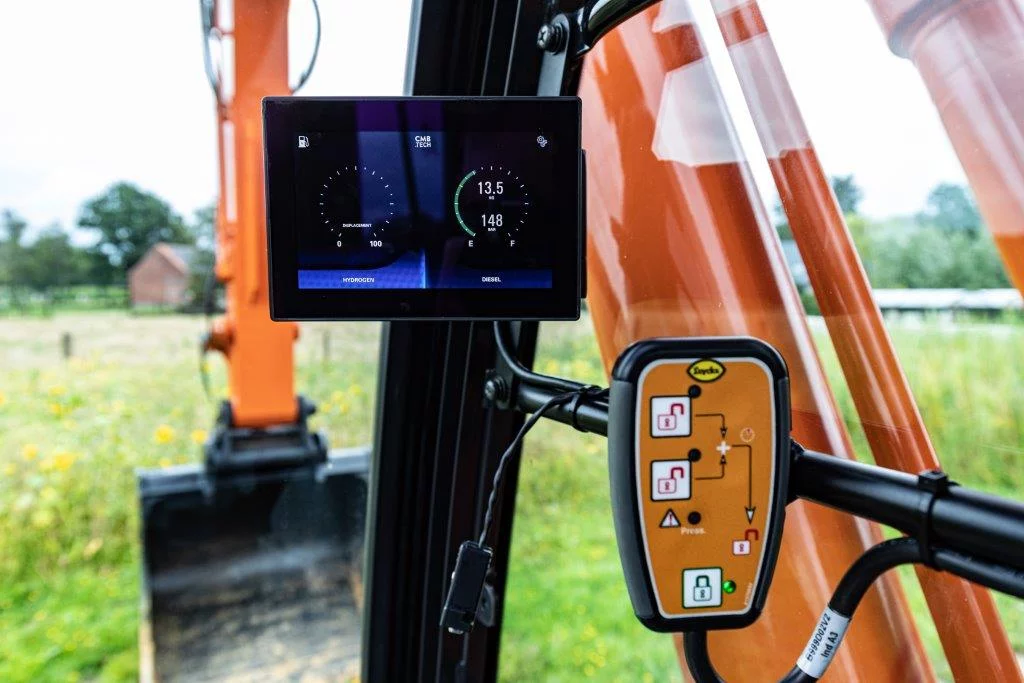 The world's first 37-tonne hydrogen excavator