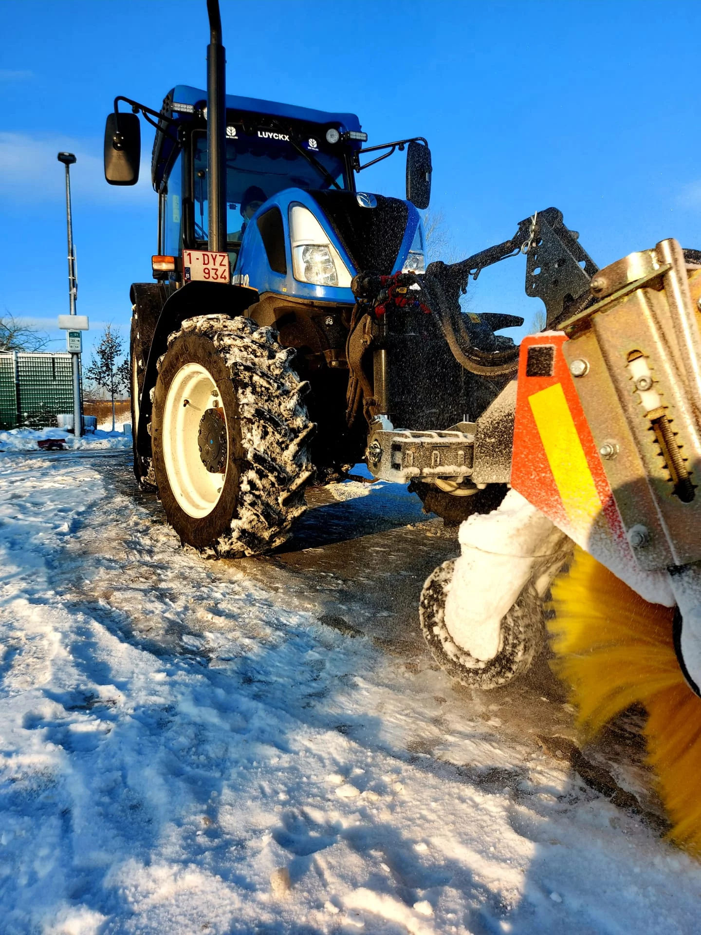 Winter service City of Antwerp with 13 New Holland tractors