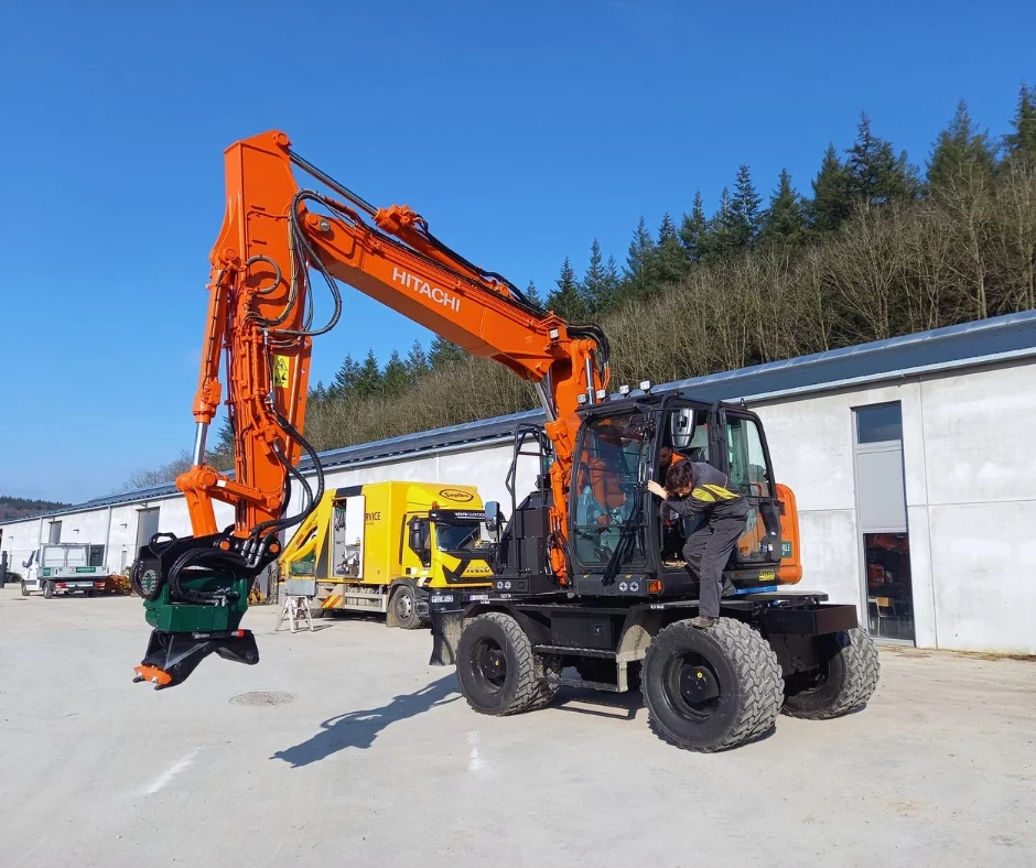Entreprise Jerouville chooses quality: Hitachi ZX155W-7