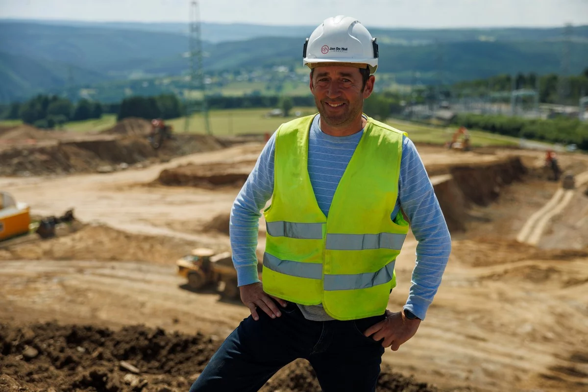 Jan De Nul utilises new Hitachi ZX690LCH-7 in Belgium