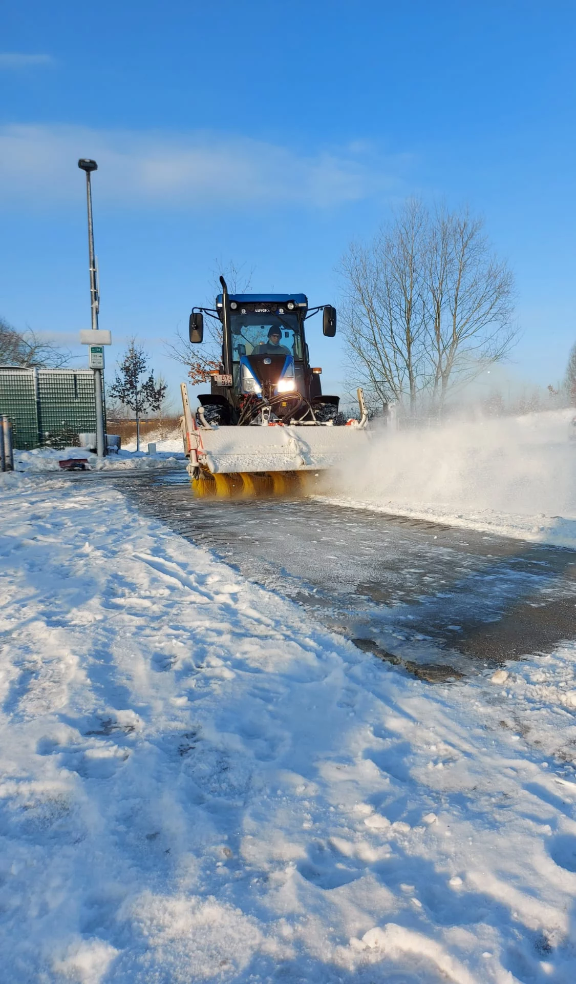 Winter service City of Antwerp with 13 New Holland tractors