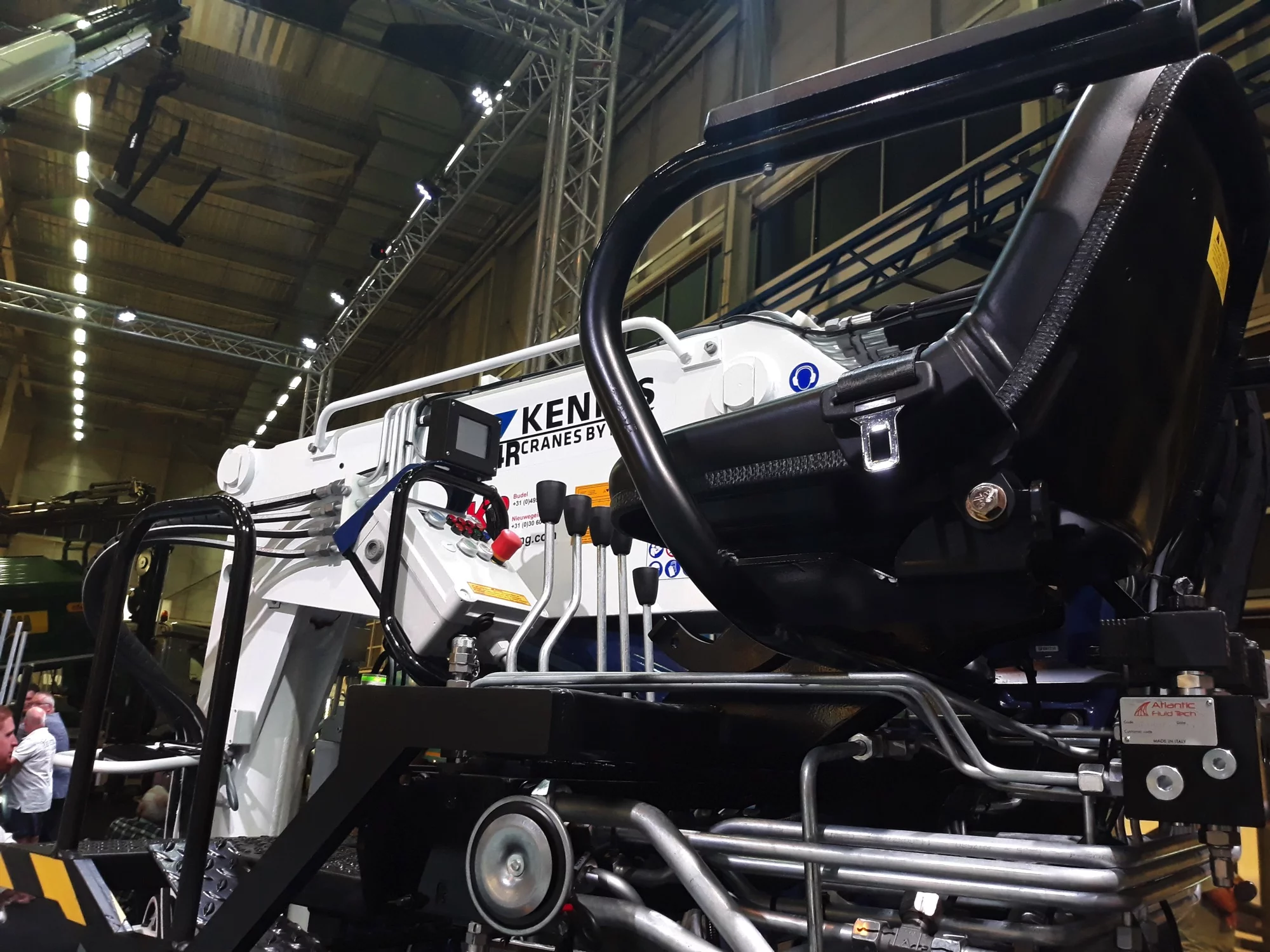 First step towards zero-emission propulsion with Kennis cranes R14 and R16 E-Power