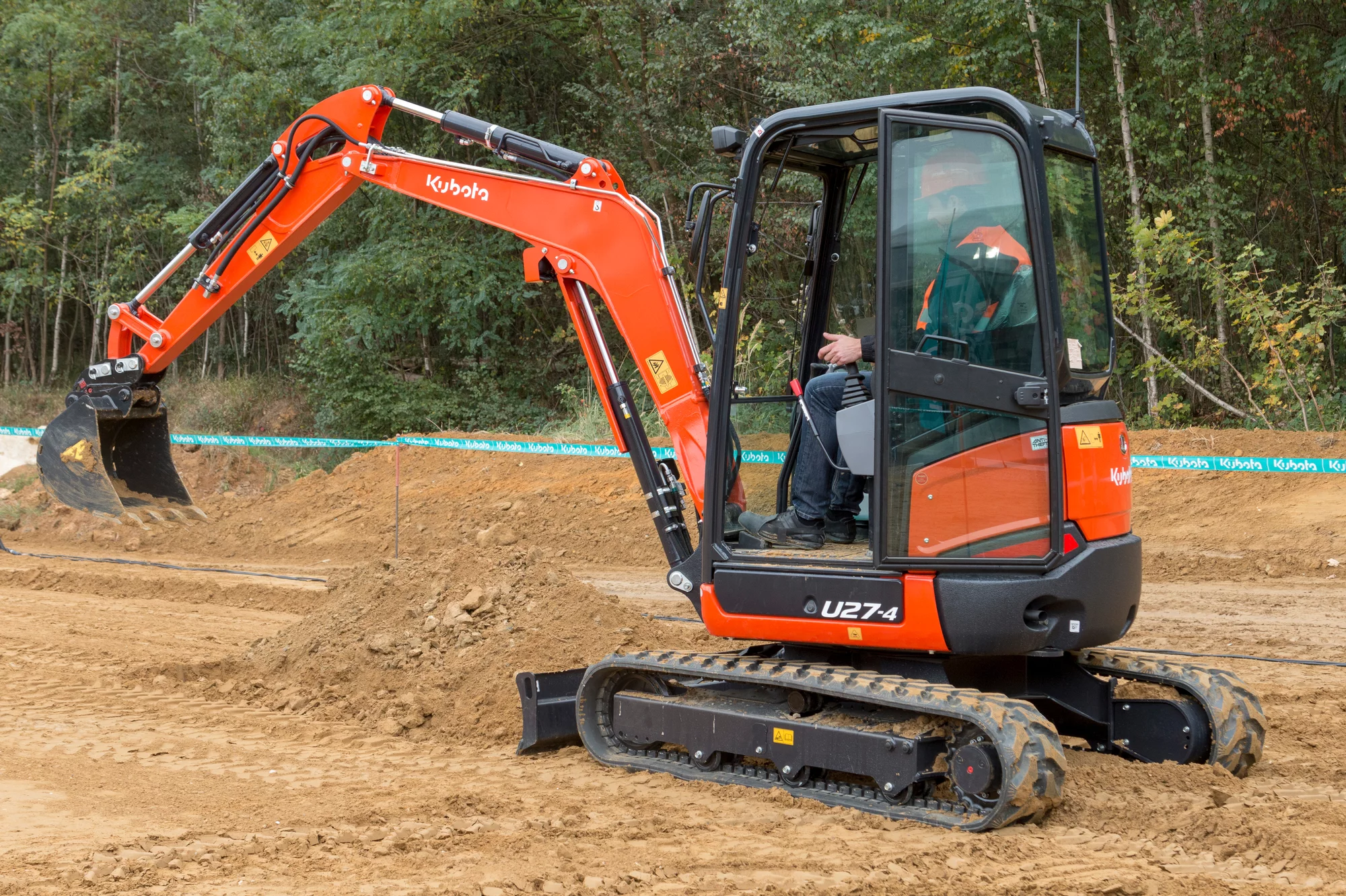 SUMMER SALE: Kubota U27-4 at rock-bottom prices!