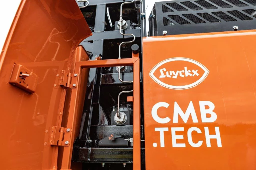 The world's first 37-tonne hydrogen excavator