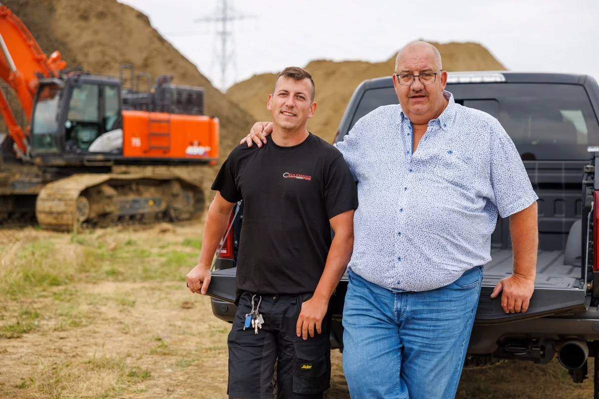 Ceulemans’ large Hitachi excavators aid flood protection