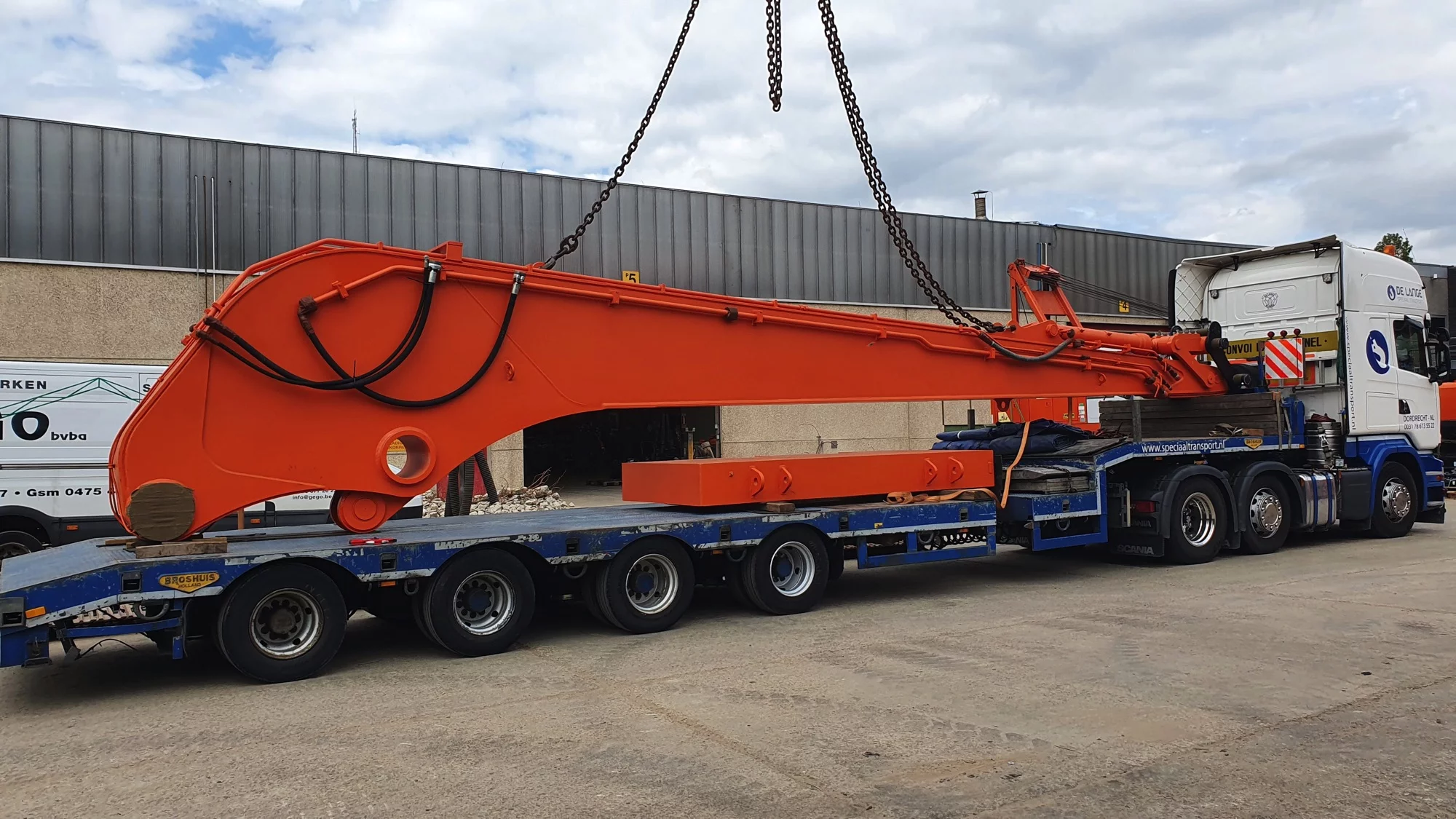 EX1200-6 on its way on 10 trucks to the South of France