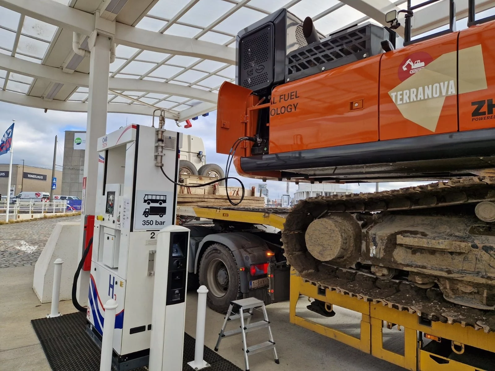 ZHY350LCH-7 dual fuel at hydrogen fueling station