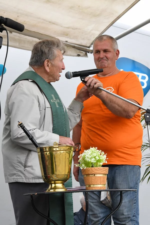 Tractor dedication Brecht: approximately 300 tractors blessed for charity