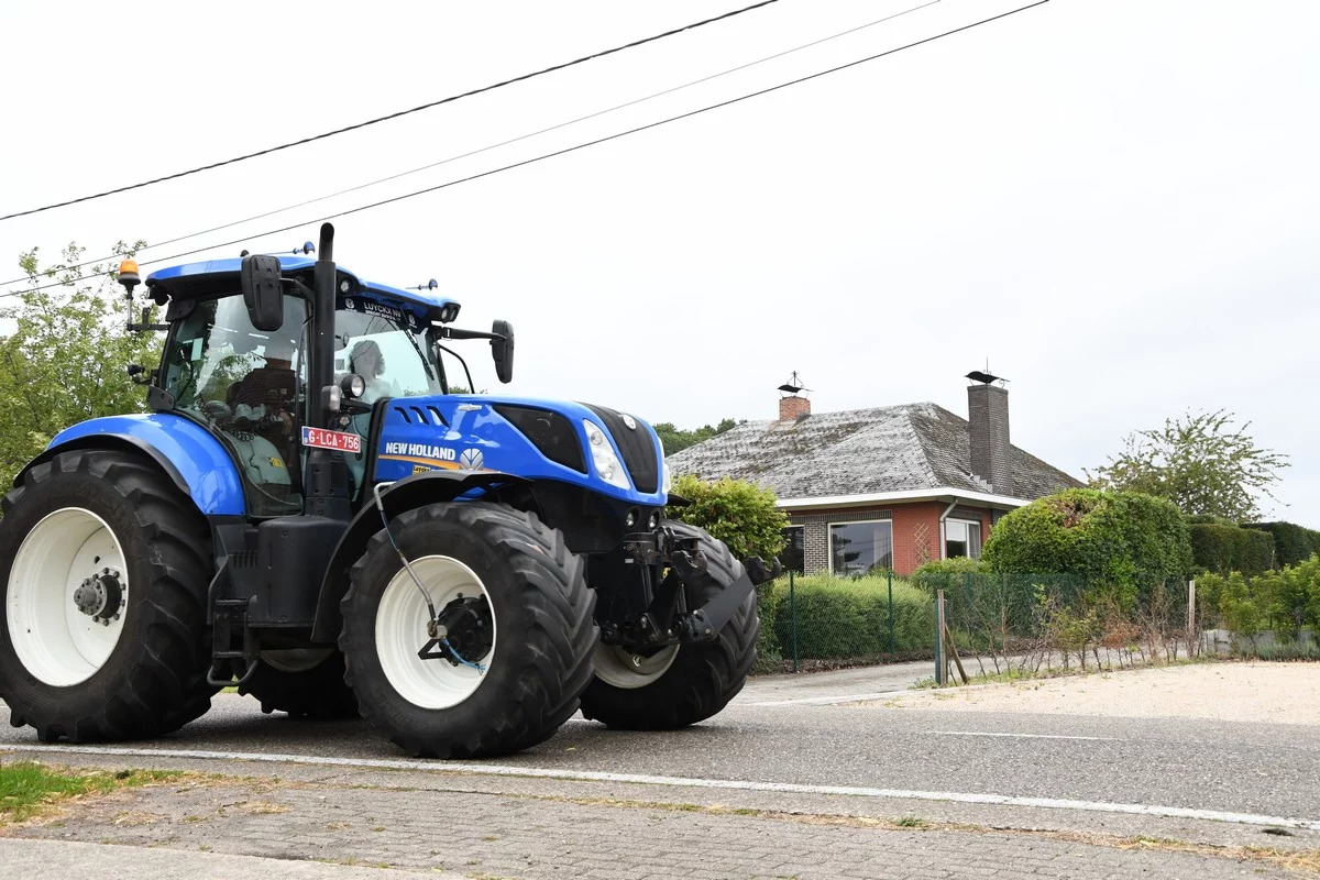 Tractor dedication Brecht: approximately 300 tractors blessed for charity