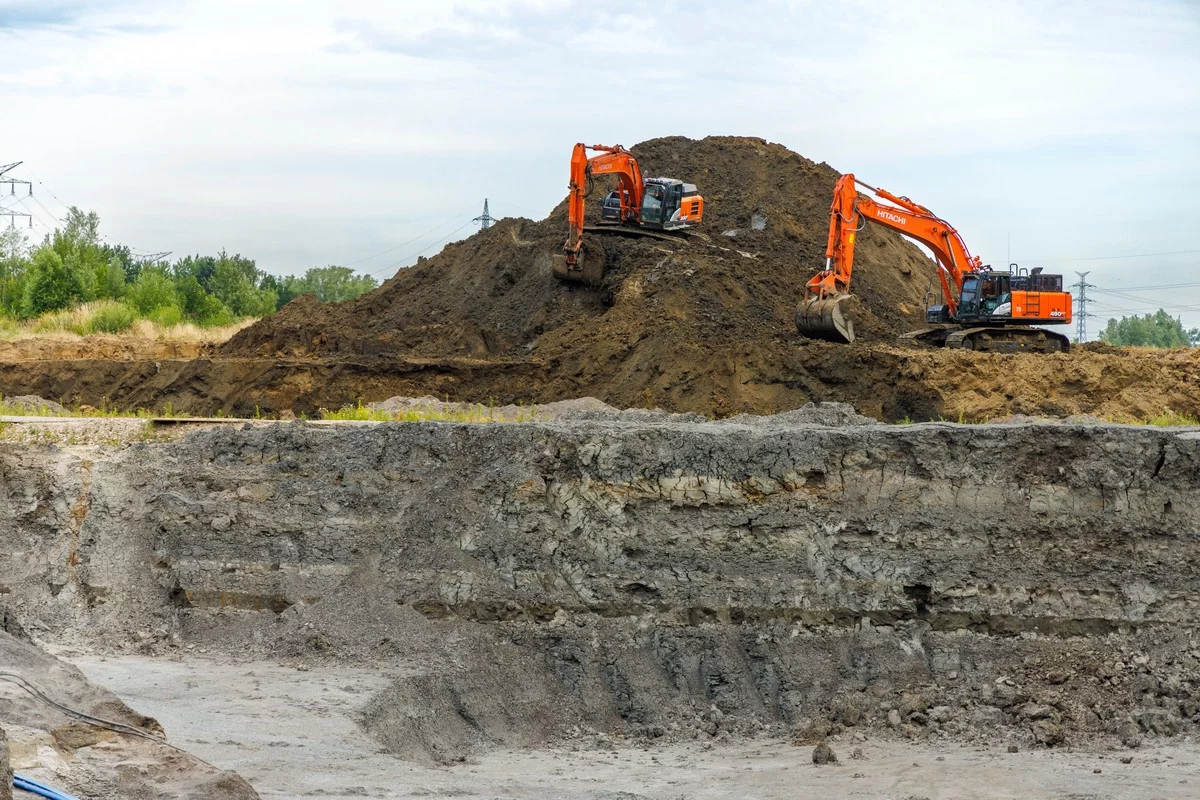 Ceulemans’ large Hitachi excavators aid flood protection