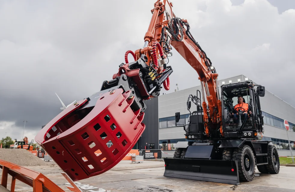 Guy Jacobs wins the international LANDCROS Operator Challenge