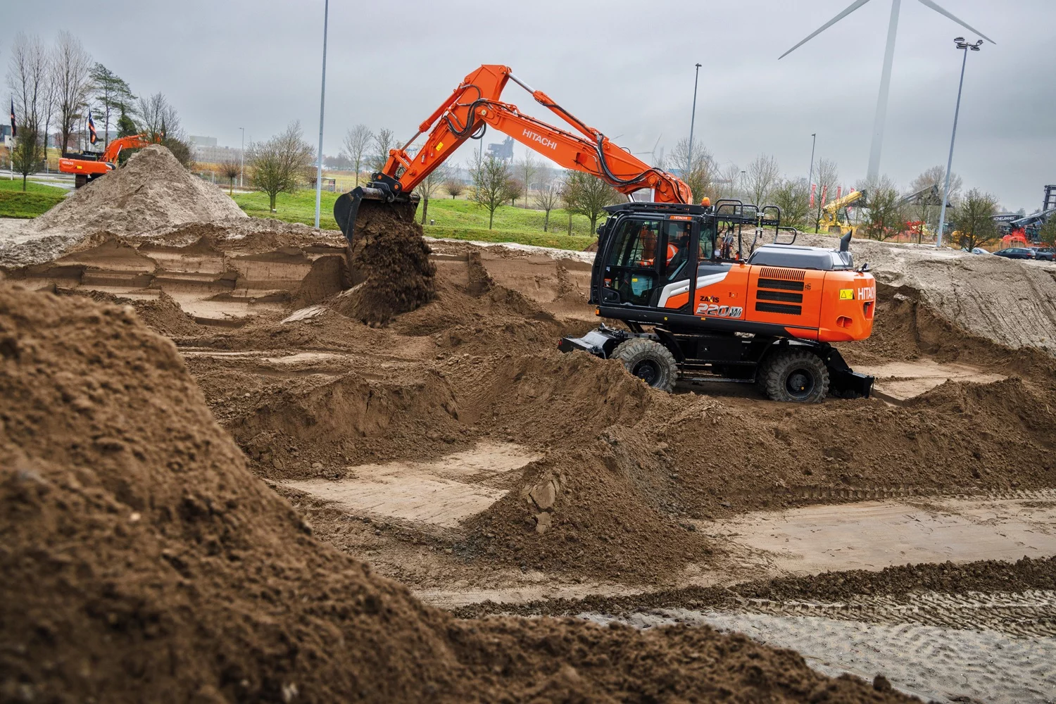 Hitachi launches largest model in Zaxis-7 series: ZX220W-7