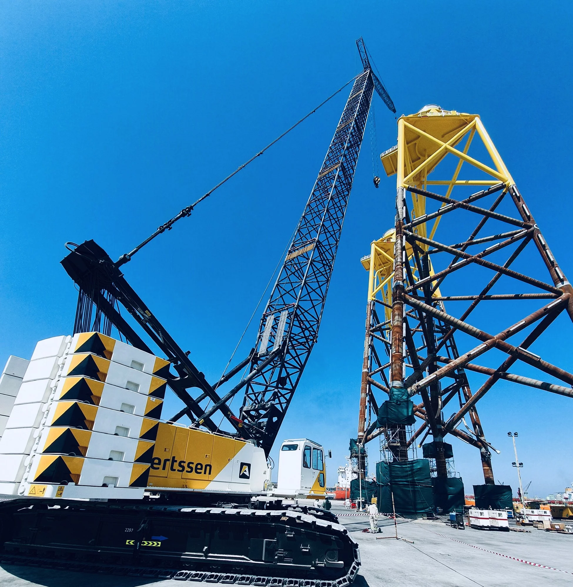 Two HSC Crawler Cranes SCX2800 for Aertssen Machinery Services UAE