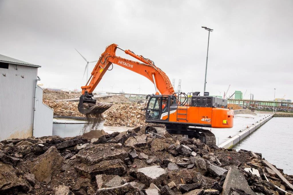 Next generation of Zaxis-7 large excavators