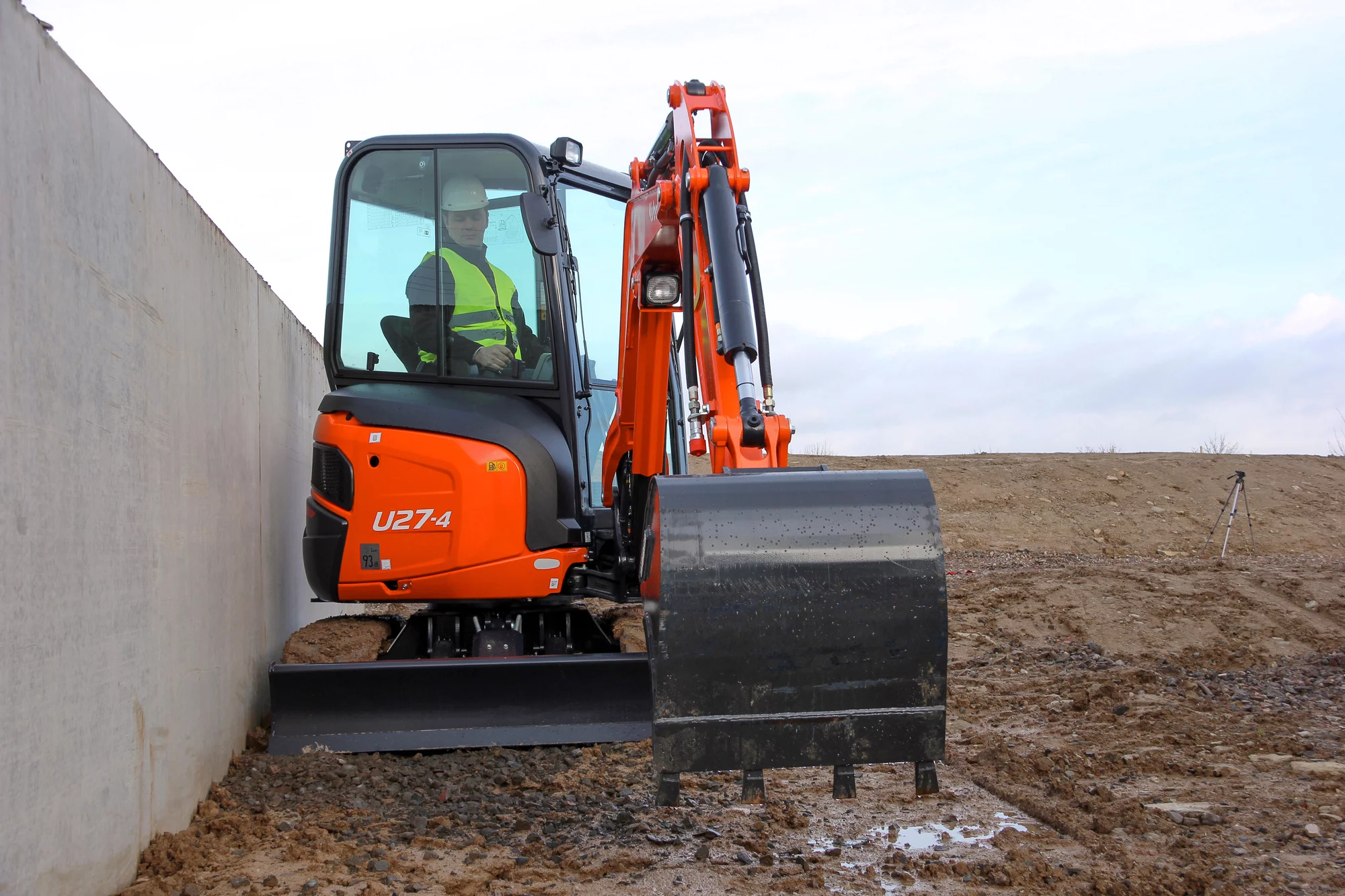 SUMMER SALE: Kubota U27-4 at rock-bottom prices!