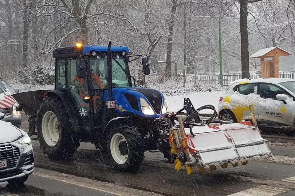 Winter service City of Antwerp with 13 New Holland tractors