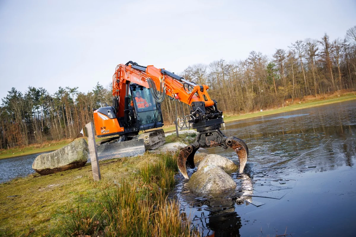 Hitachi Construction Machinery unveils two new Zaxis-7 compact excavators