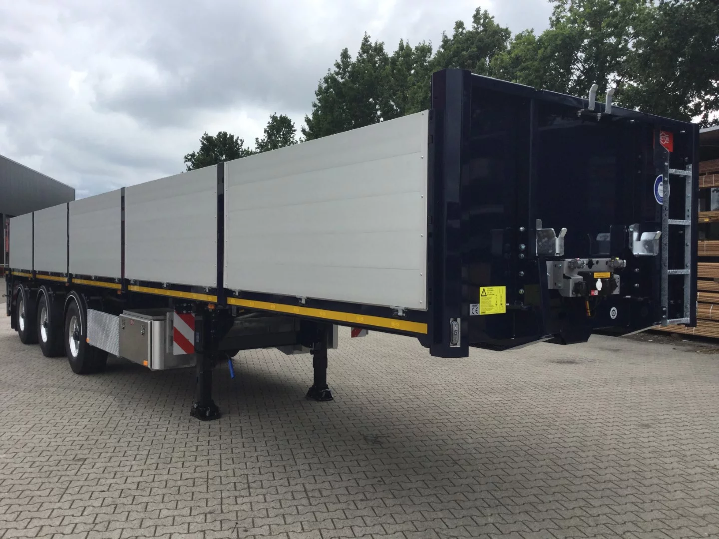 Luyckx and Pacton join forces for package deals