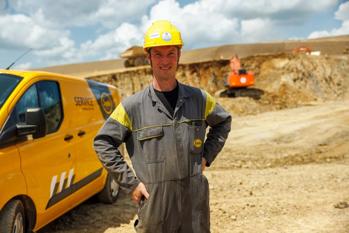 Jan De Nul utilises new Hitachi ZX690LCH-7 in Belgium