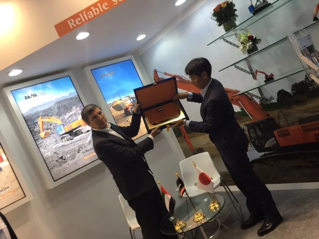 Hitachi signs Middle East Crane as UAE distributor